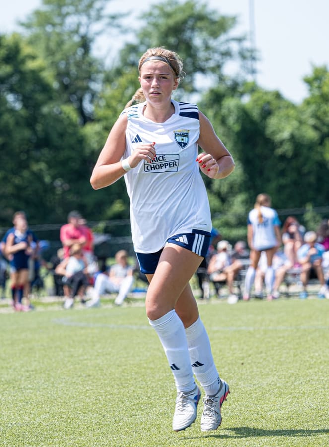 An SBV ECNL Girls player running into space